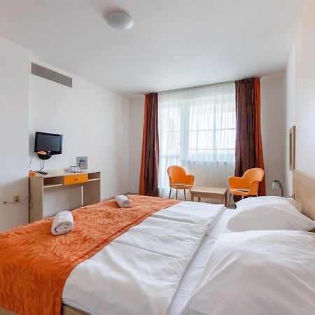 Hotel And Park Divoka Voda Bratislava Exterior photo